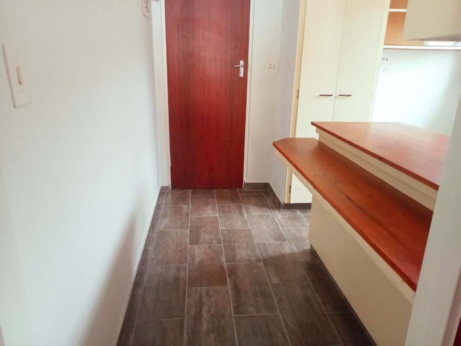 To Let 1 Bedroom Property for Rent in Athlone Western Cape